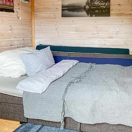 Nice In Reksteren With 4 Bedrooms And Wifi Дом отдыха Flygansvaer