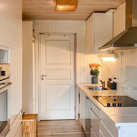 Дом отдыха Nice In Reksteren With 4 Bedrooms And Wifi Flygansvaer