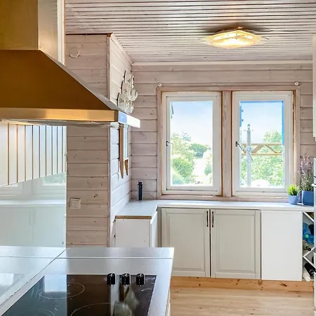 Nice In Reksteren With 4 Bedrooms And Wifi Flygansvaer